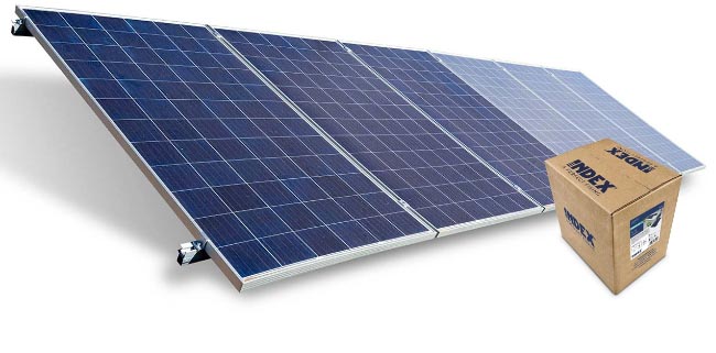 Caja kit solar delante de instalación solar