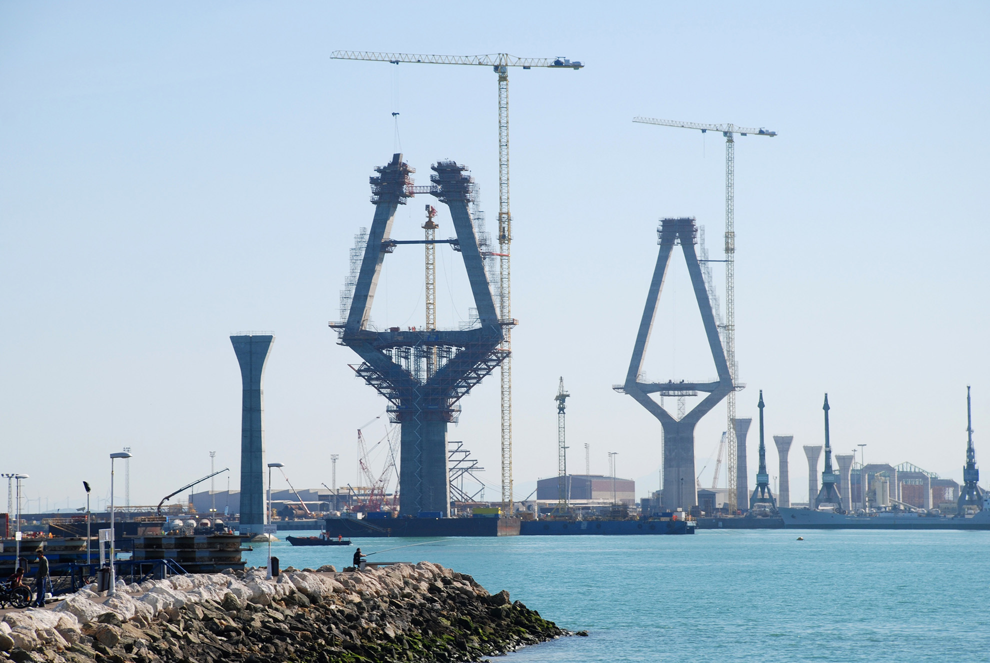 construction d'un pont sur la mer