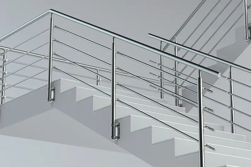 Treppe mit Metallhandlauf