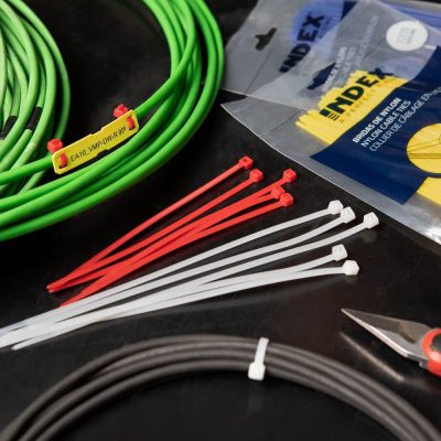 CT21BI16087 3 05 Abrazaderas plasticas SZ8